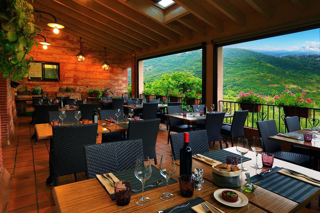 Logis Auberge Restaurant Du Vigneron Cucugnan Ngoại thất bức ảnh